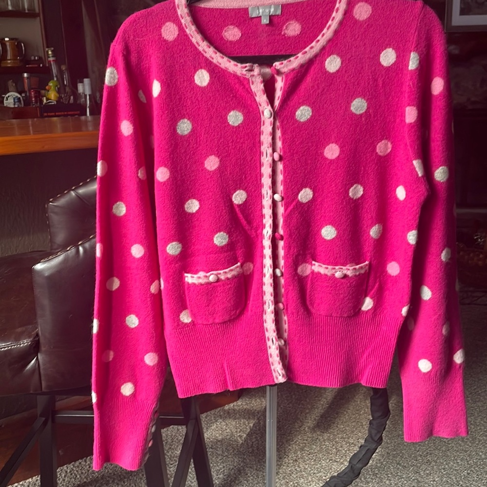 Cute spring sweater with polka dots with fabric buttons